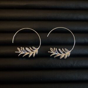 Women’s Silver Leaf Earrings Vintage Boho Nature-Inspired Jewelry
